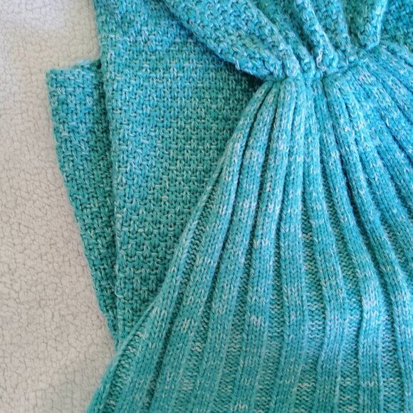Handmade High Density Crochet Mermaid Tail Blanket - Picture 13 of 16